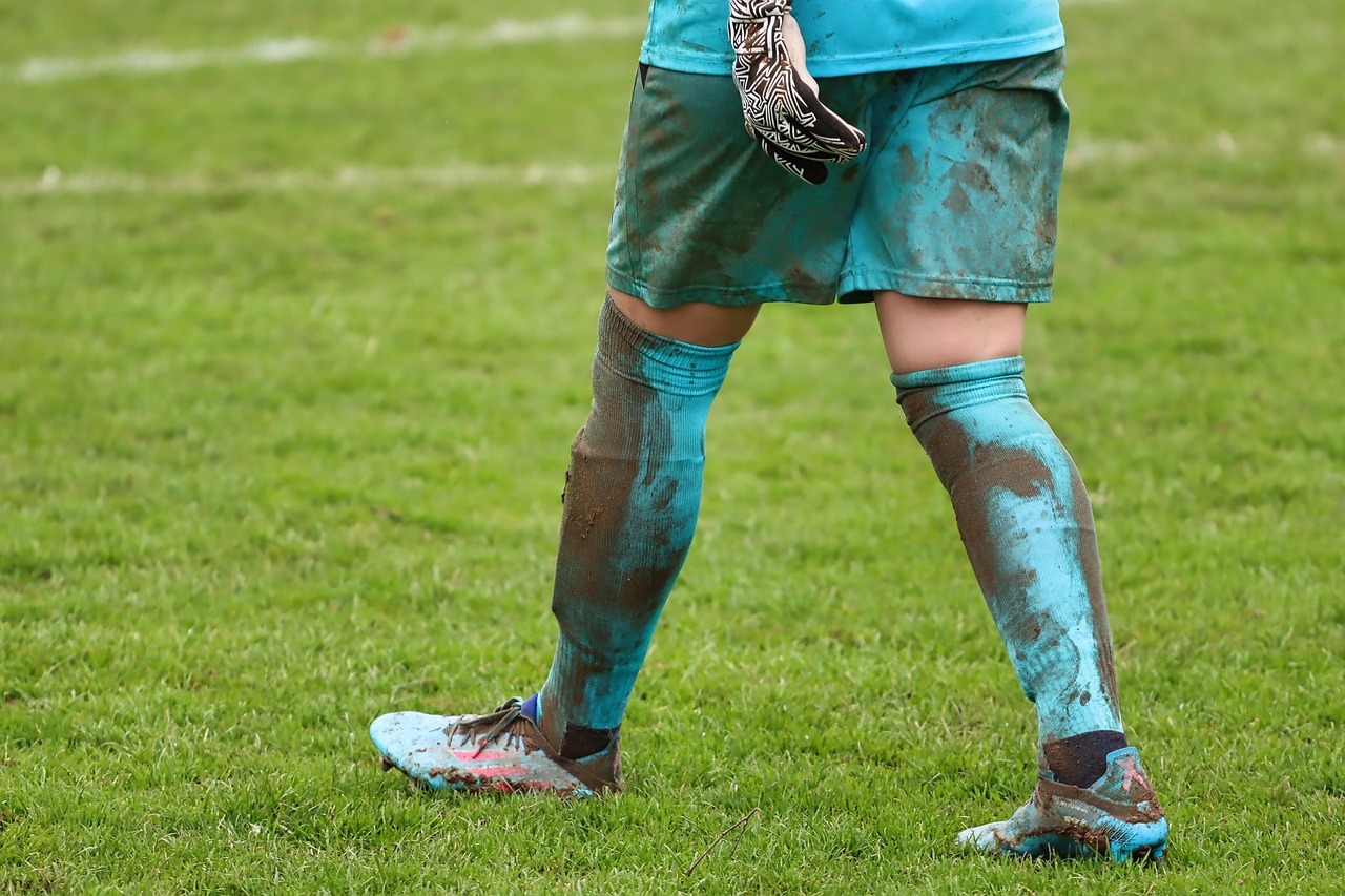 サッカーでのスライディングによる擦り傷防止のための効果的な対策は？